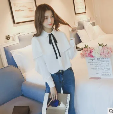 1151240328350-3 cách phối áo sơ mi trắng với quần jean nữ