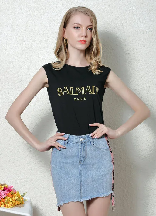 chân váy jean in chữ hai bên