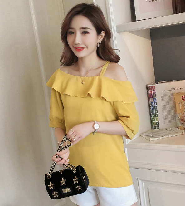 cách phối quần short với áo sơ mi trễ vai