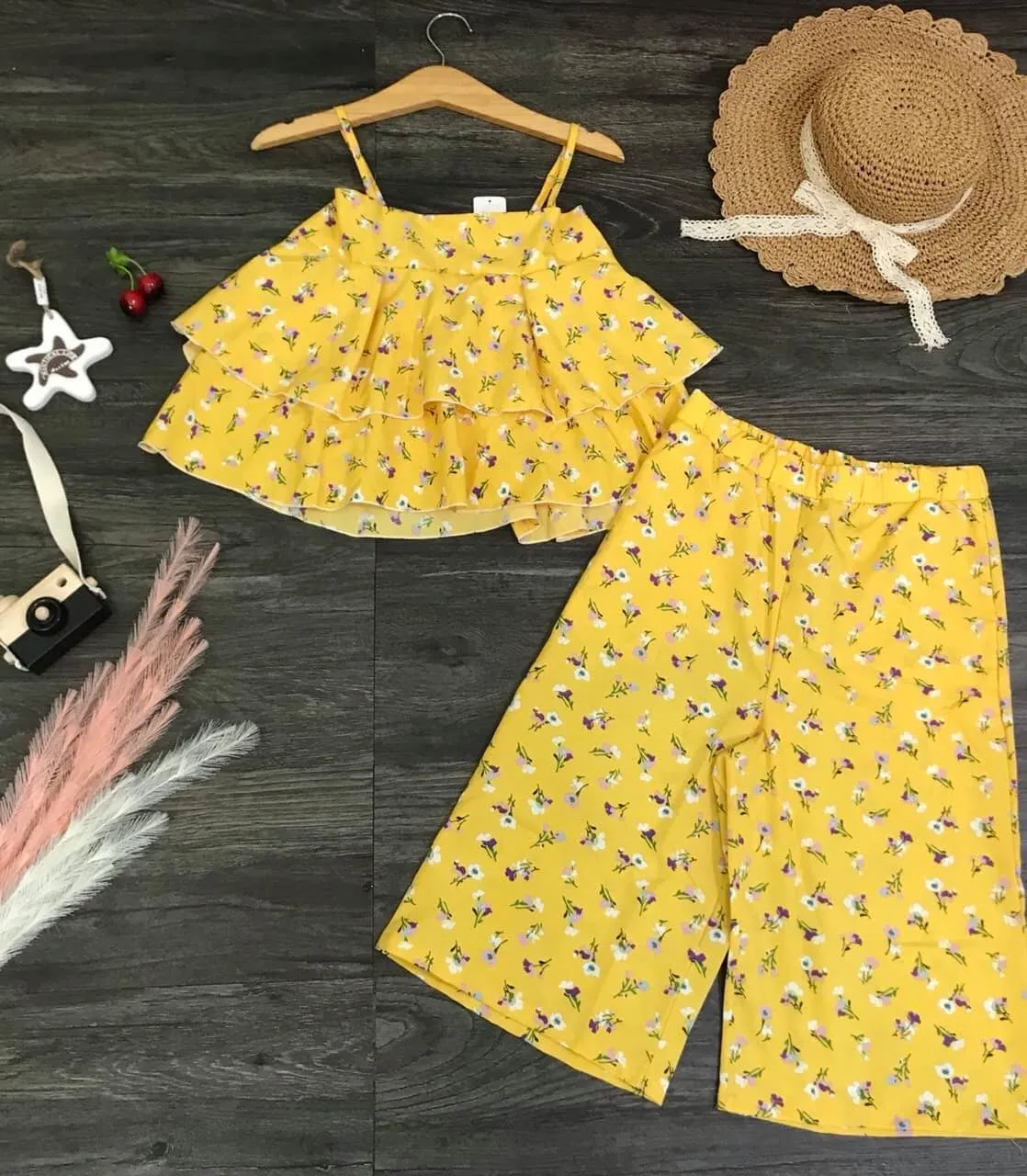 kiểu đồ bộ lửng ống rộng đẹp phối áo dây