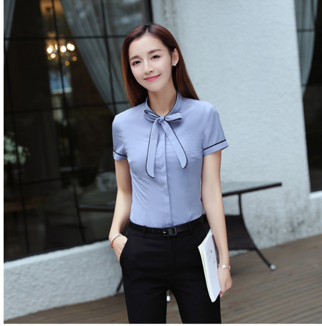 áo sơ mi xanh phối với quần tây đen