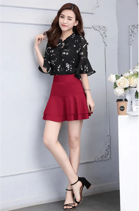 nên tặng quà sinh nhật gì cho bạn gái chân váy công sở