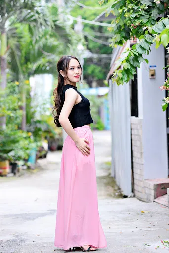 áo croptop mặc với chân váy maxi