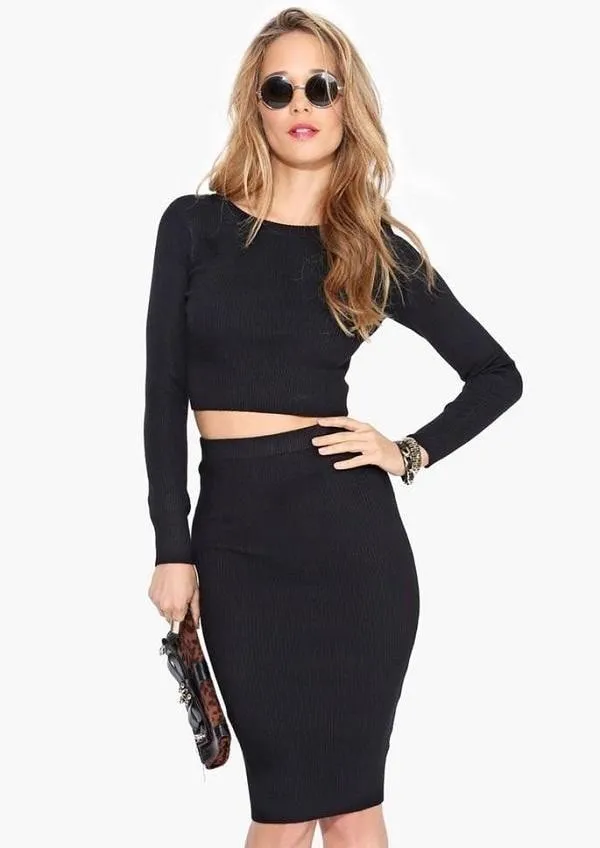 áo croptop mặc với chân váy gì