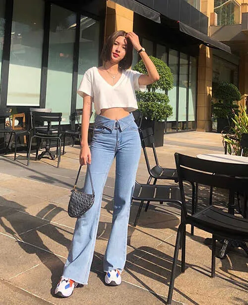 áo croptop mặc với quần ống loe
