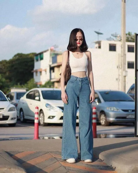 áo croptop mặc với quần ống rộng
