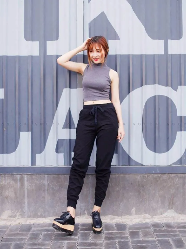 ao20croptop20va20quan20jogger20la20gi phối áo croptop với quần jogger là gì