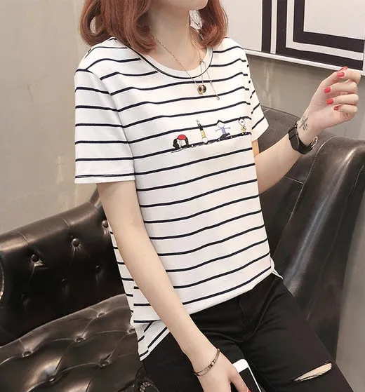 mặc áo sọc ngang hợp với nàng mảnh khảnh