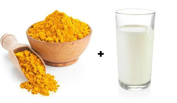 bột nghệ và sữa tươi giúp làm sáng da