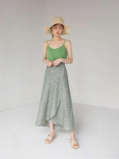 cach-phoi-do-cho-nguoi-chan-to-chan-vay-xoe-dai cách phối đồ cho người chân to với chân váy xoè và áo hai dây