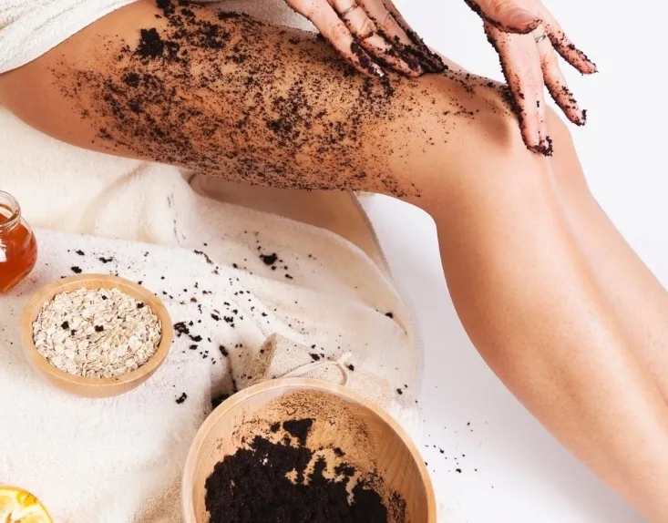 cách tẩy da chết toàn thân tại nhà bằng bã cà phê