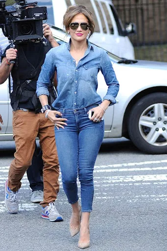 cach20phoi20ao20so20mi20denim20voi20quan20jean20nu cách phối áo sơ mi denim với quần jean nữ
