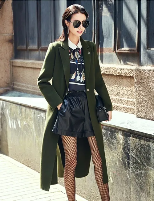 cách phối đồ với áo khoác dạ dài cùng quần short