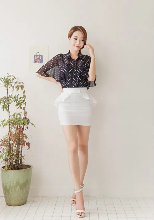 cách phối đồ với chân váy trắng ôm