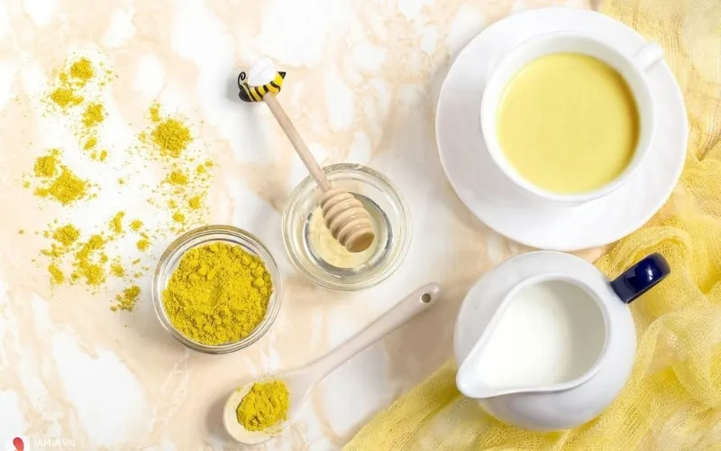 cách trị mụn cho bà bầu bằng tinh bột nghệ
