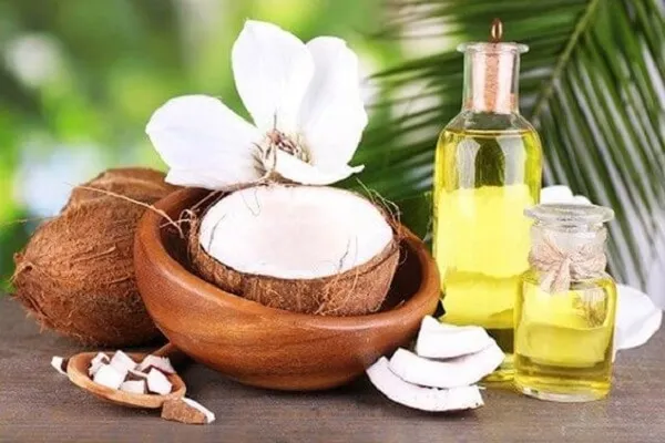 tẩy môi thâm bằng dầu dừa
