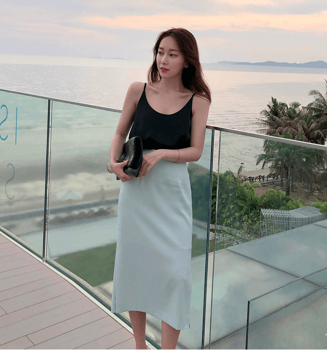 chân váy dài phối áo hai dây