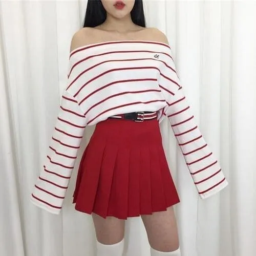 chân váy màu đỏ nên mặc với áo sọc ngang