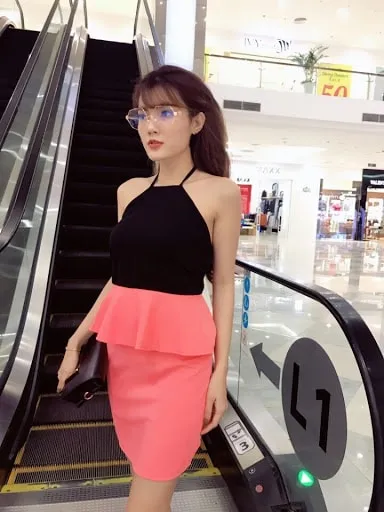chân váy ôm kết hợp với áo yếm