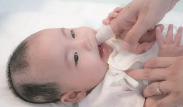 có nên rơ lưỡi cho trẻ sơ sinh cách rơ lưỡi cho trẻ sơ sinh