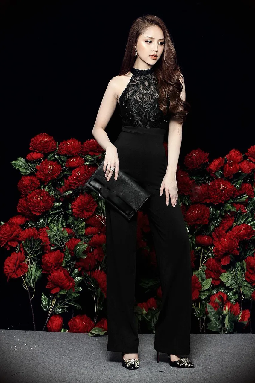 jumpsuit dạng yếm