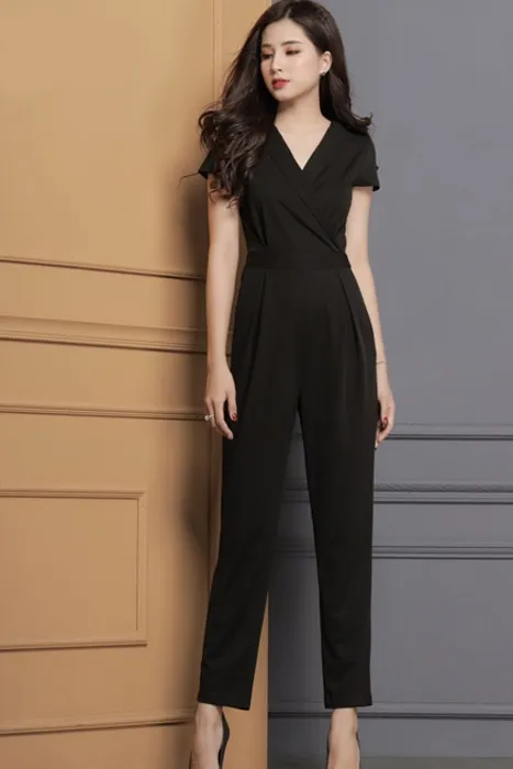 chọn jumpsuit phù hợp với hoàn cảnh