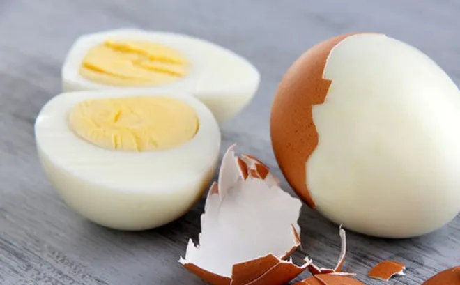 làm tan máu bầm với trứng gà