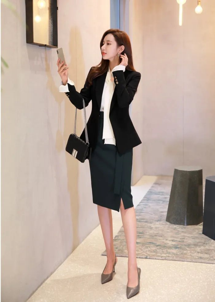 mix chân váy bút chì mùa đông với áo vest
