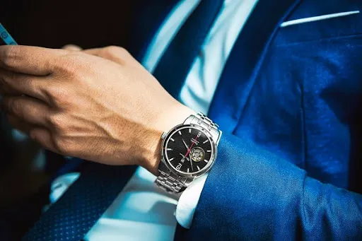 nên tặng quà sinh nhật gì cho con trai đồng hồ