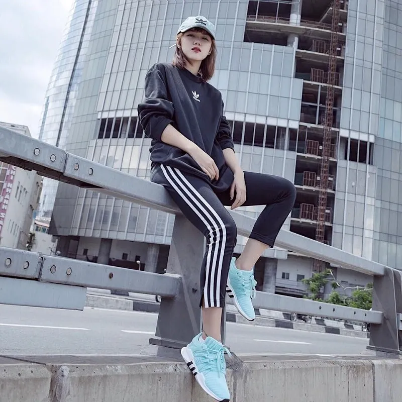 quần thể thao mặc cùng áo sweater là gì