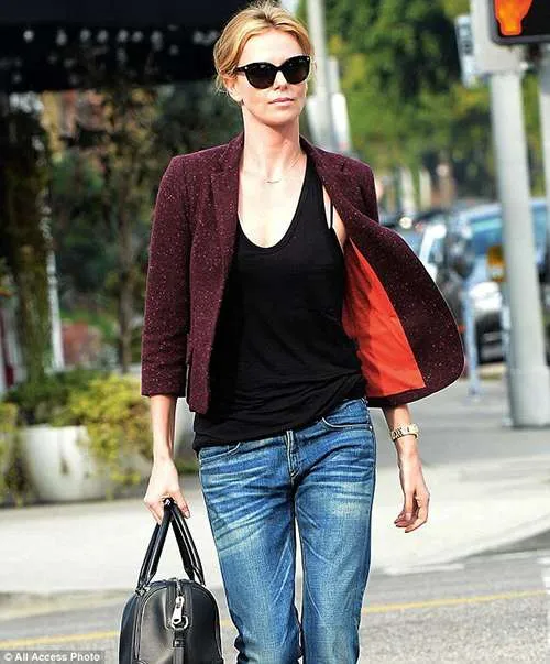 phối áo tank top với áo khoác