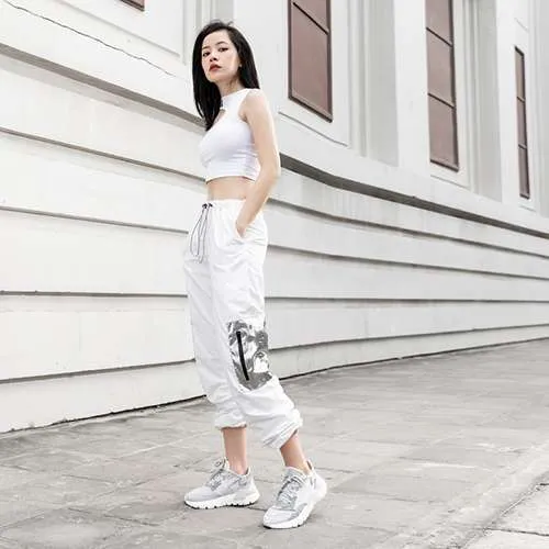 phối áo tank top với quần jogger
