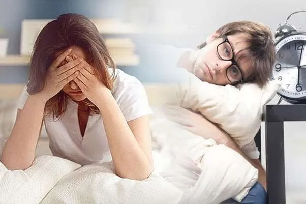 uống nghệ tươi với mật ong có tác dụng điều trị mất ngủ