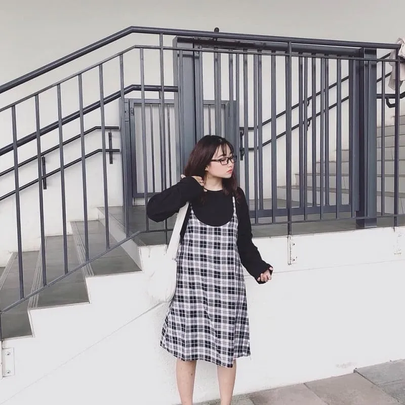 váy 2 dây với áo sweater là gì