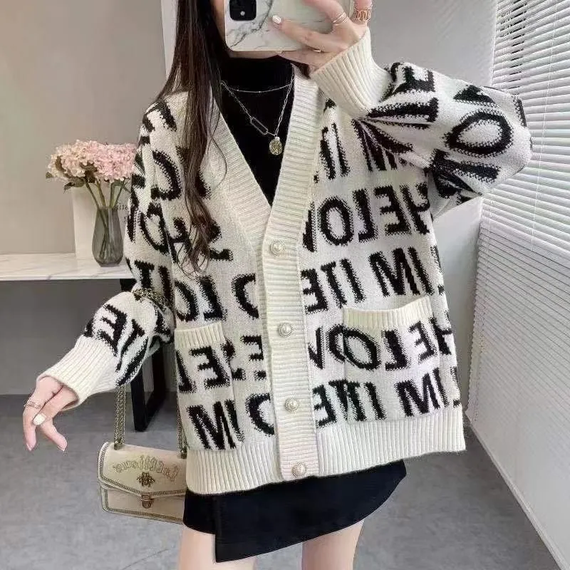 Áo Khoác len chữ trắng đen - Ảnh 7